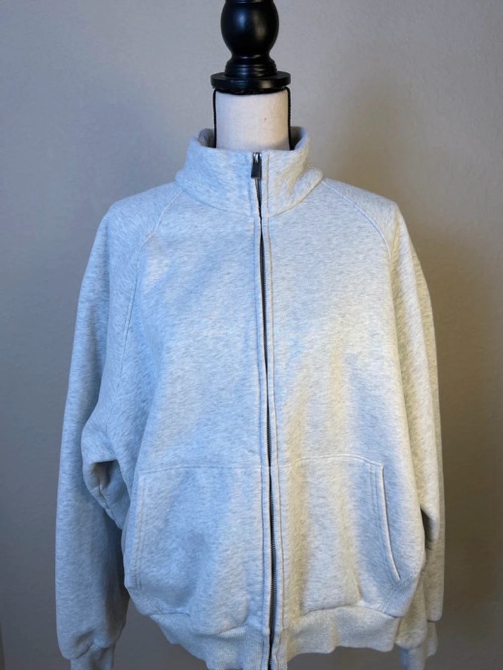 Vuori woman's Restore Double Zip
Sweatshirt Gray size XL